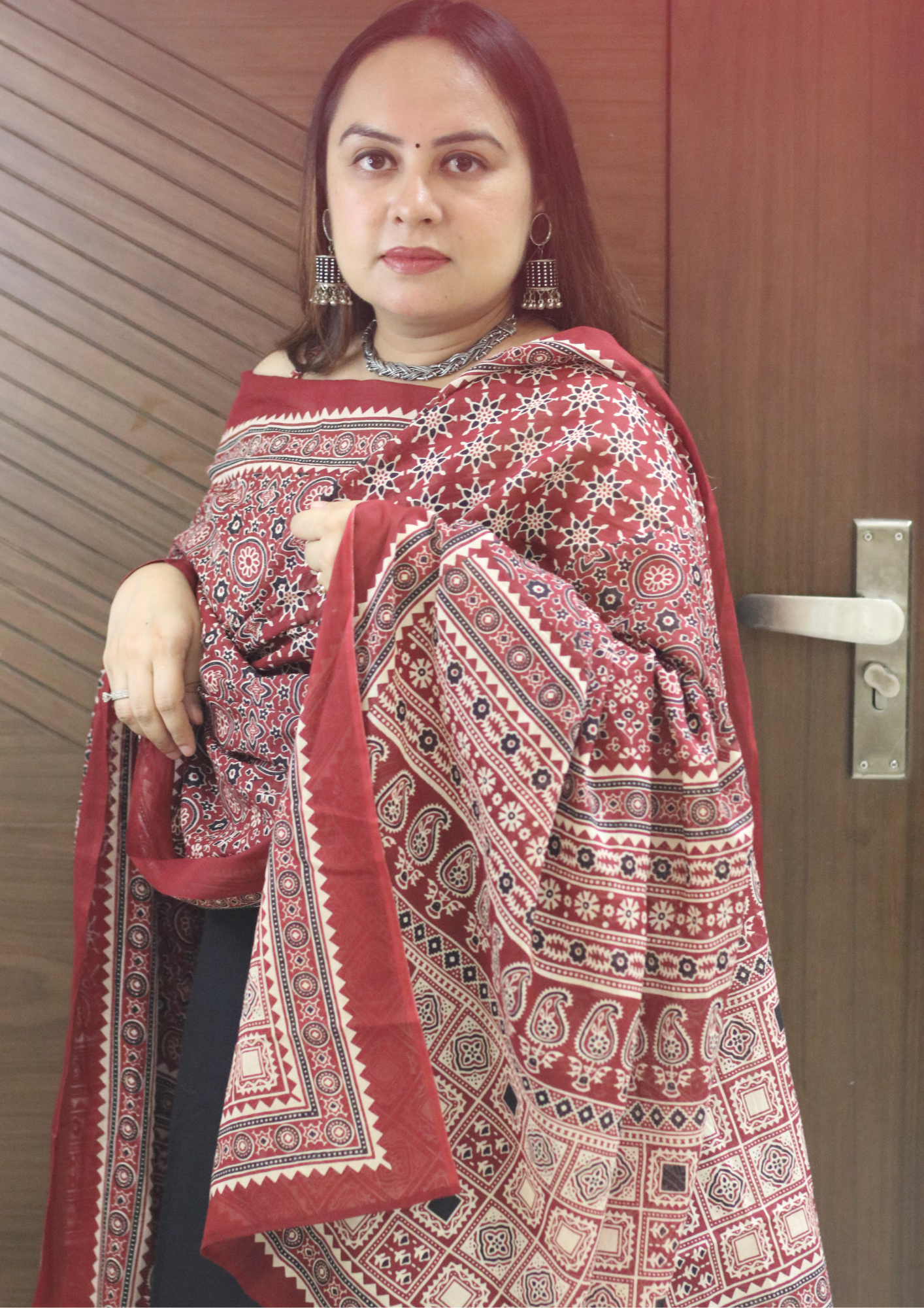 Tavisha Black Cotton Yoke Printed Sanganeri Art Suit Set With Dupatta And Pants