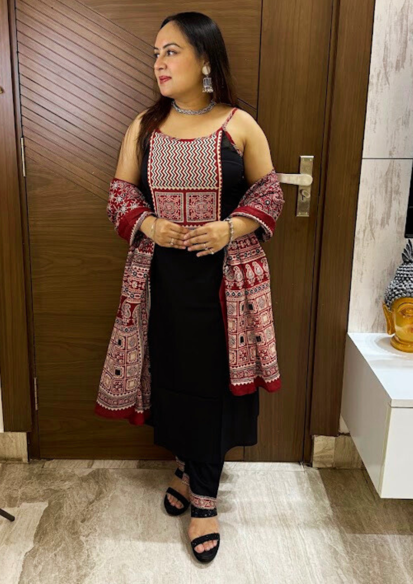 Tavisha Black Cotton Yoke Printed Sanganeri Art Suit Set With Dupatta And Pants